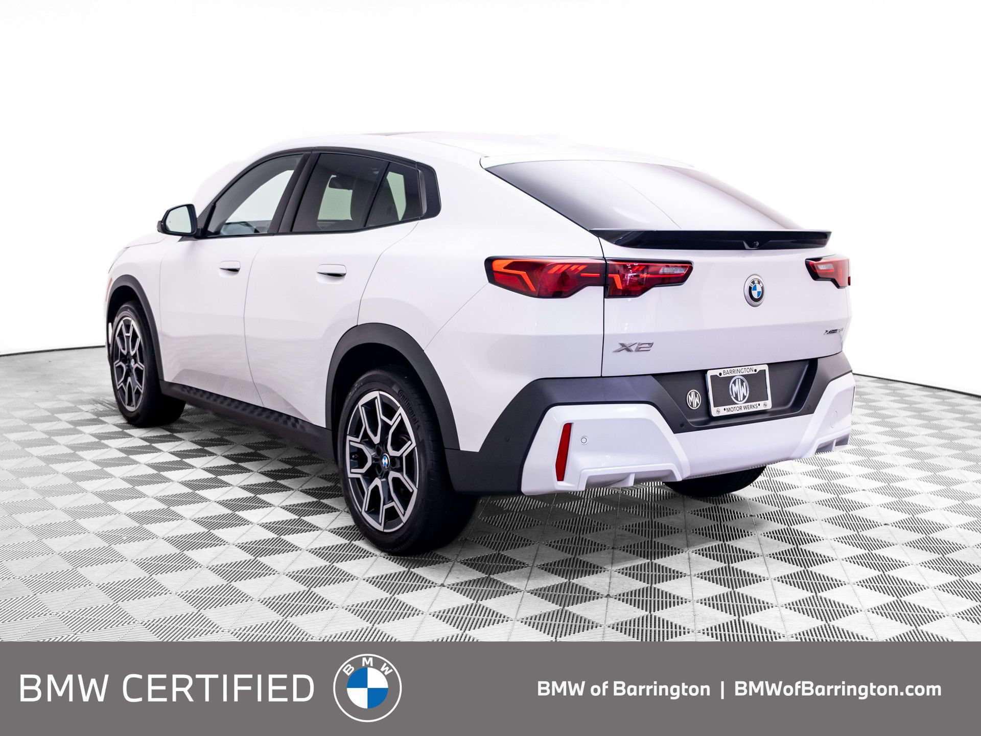 Used 2025 BMW X2 xDrive28i AWD/4WD image 3