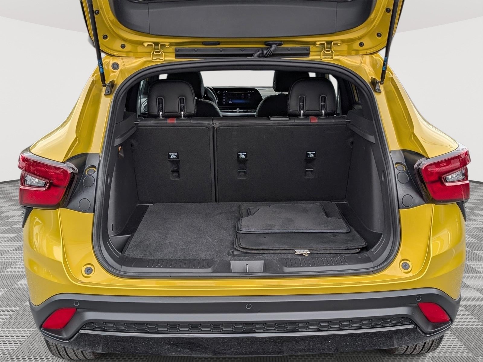 Used 2025 Chevrolet Trax RS w/ Sunroof Package FWD image 14