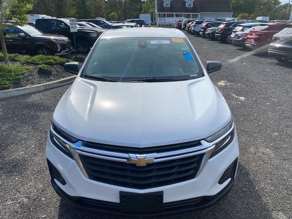 Used 2024 Chevrolet Equinox LS w/ LS Convenience Package image 3