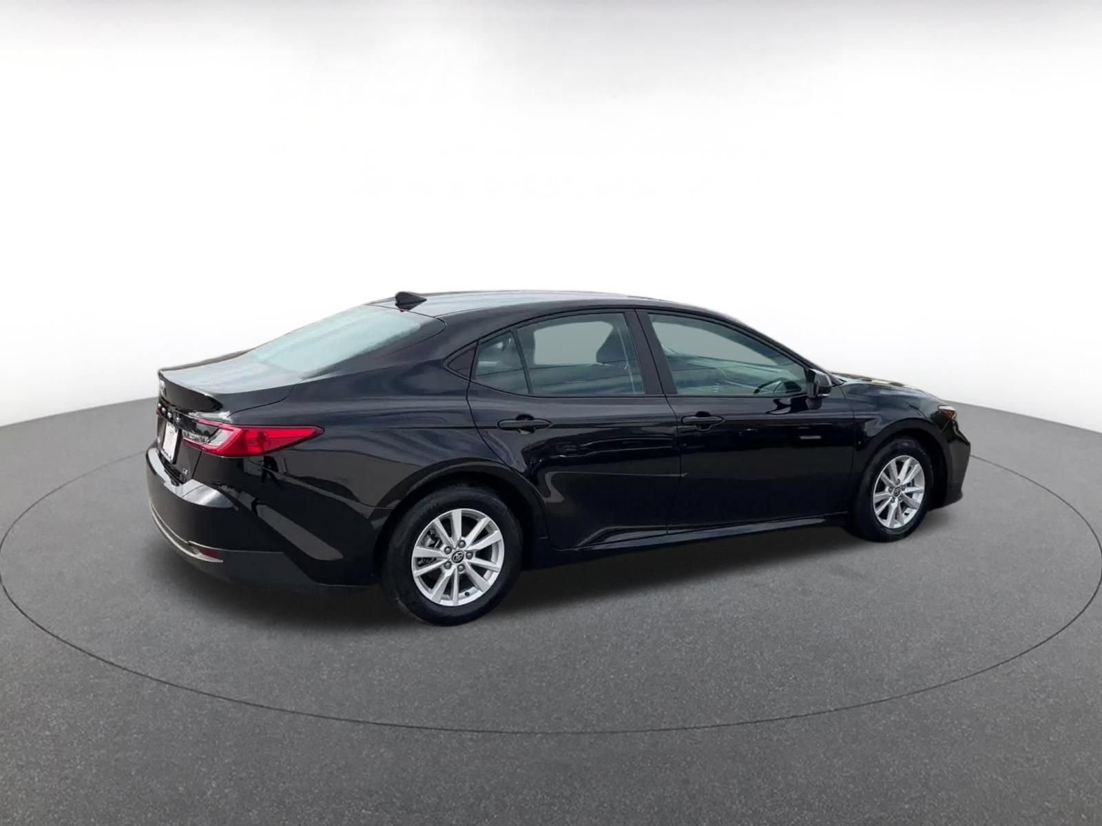Used 2025 Toyota Camry LE FWD image 14