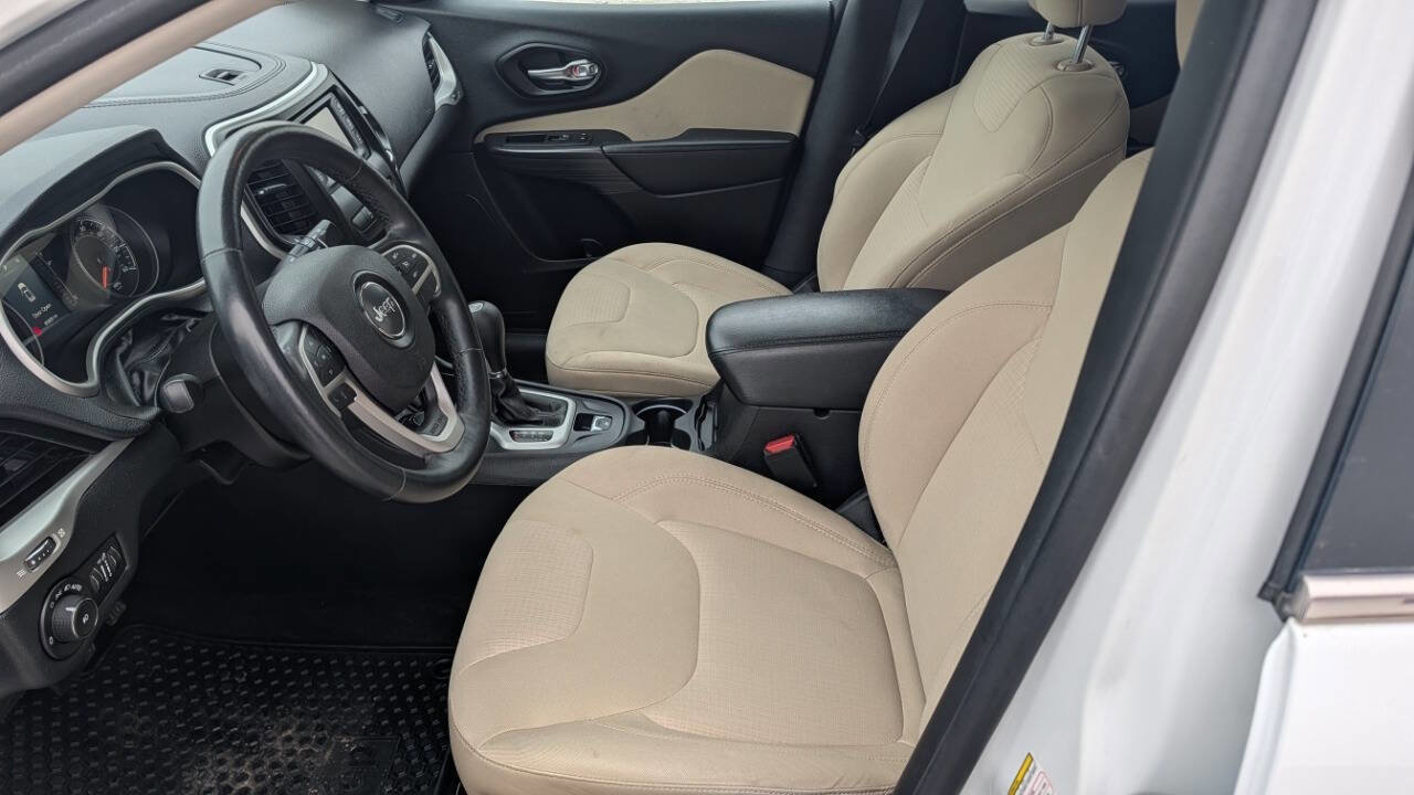 Used 2015 Jeep Cherokee Latitude w/ Cold Weather Group image 15