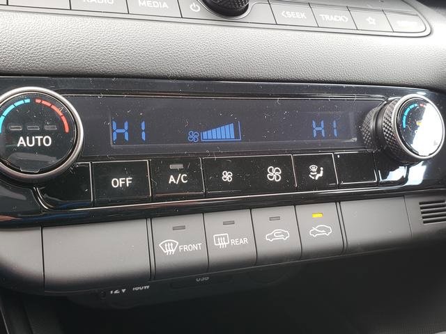 New 2025 Hyundai Elantra SEL image 18