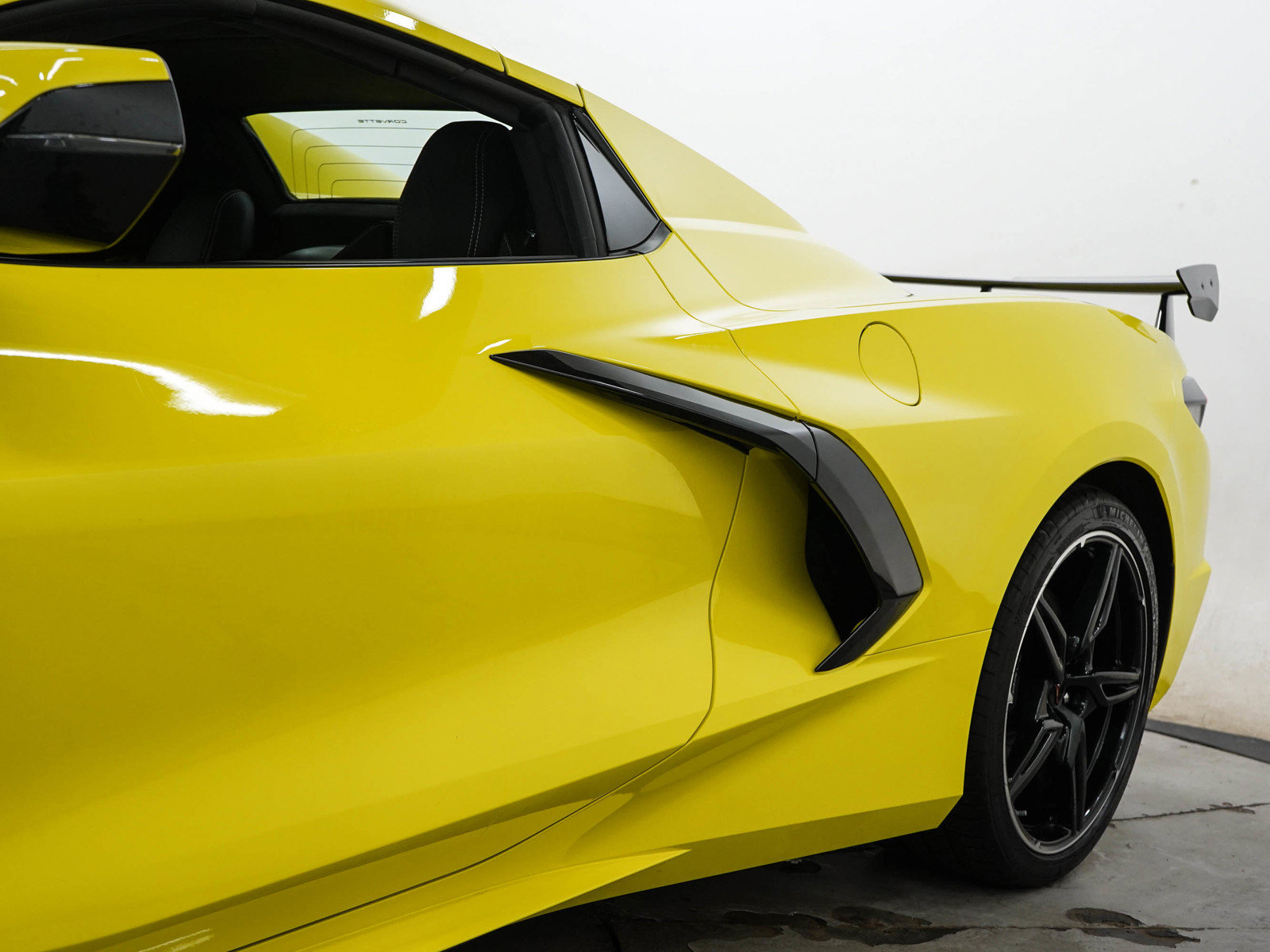 Used 2024 Chevrolet Corvette Stingray Premium Conv w/ Stealth Interior Trim Package RWD image 28