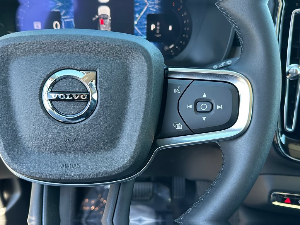 Used 2025 Volvo XC40 B5 Core AWD/4WD image 17