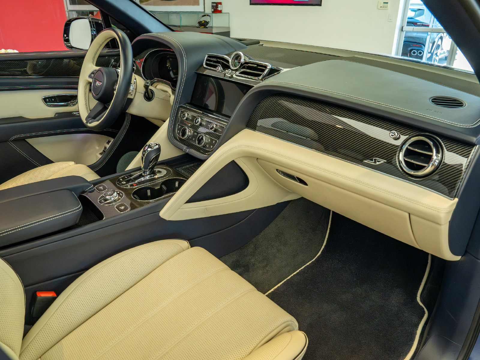 Used 2022 Bentley Bentayga AWD/4WD image 22