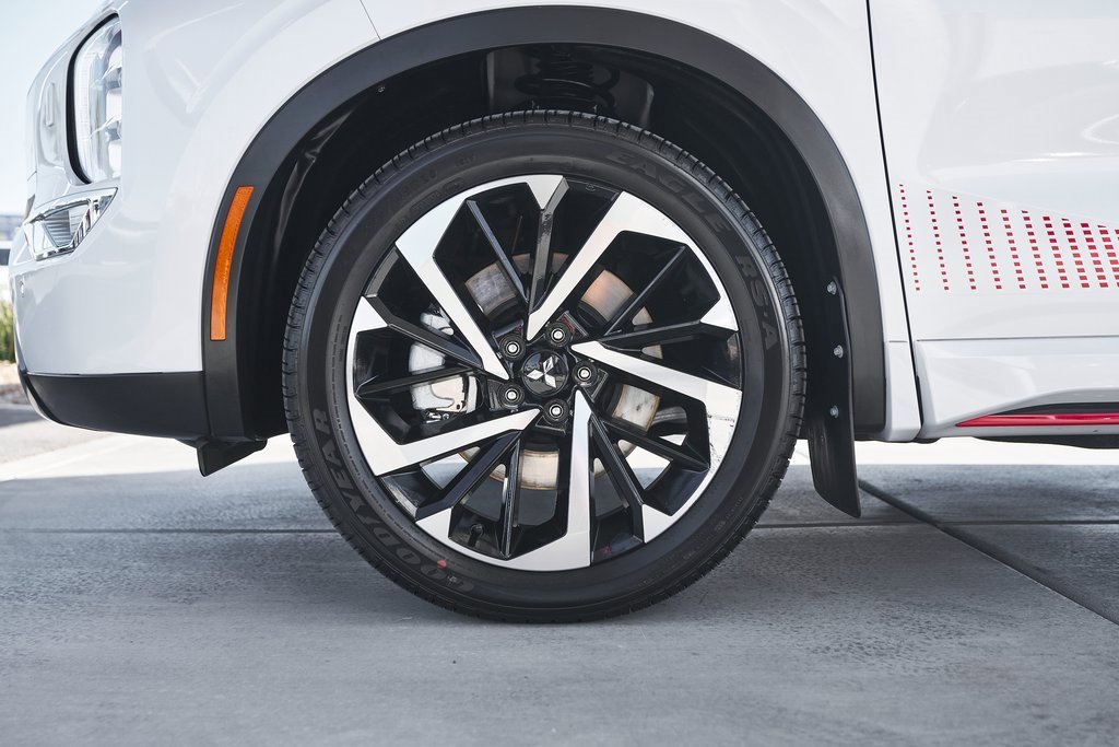 Used 2024 Mitsubishi Outlander Ralliart image 3