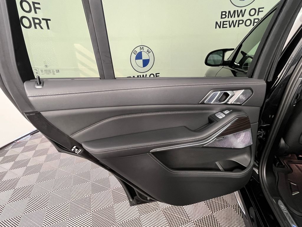 Certified 2025 BMW X7 M60i AWD/4WD image 24