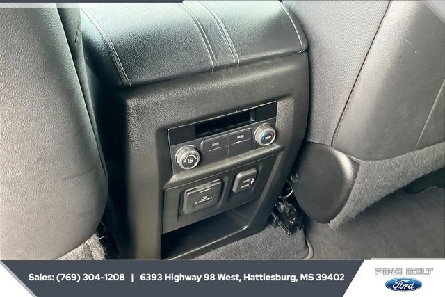 Used 2023 Chevrolet Traverse LT w/ LT Premium Package image 24