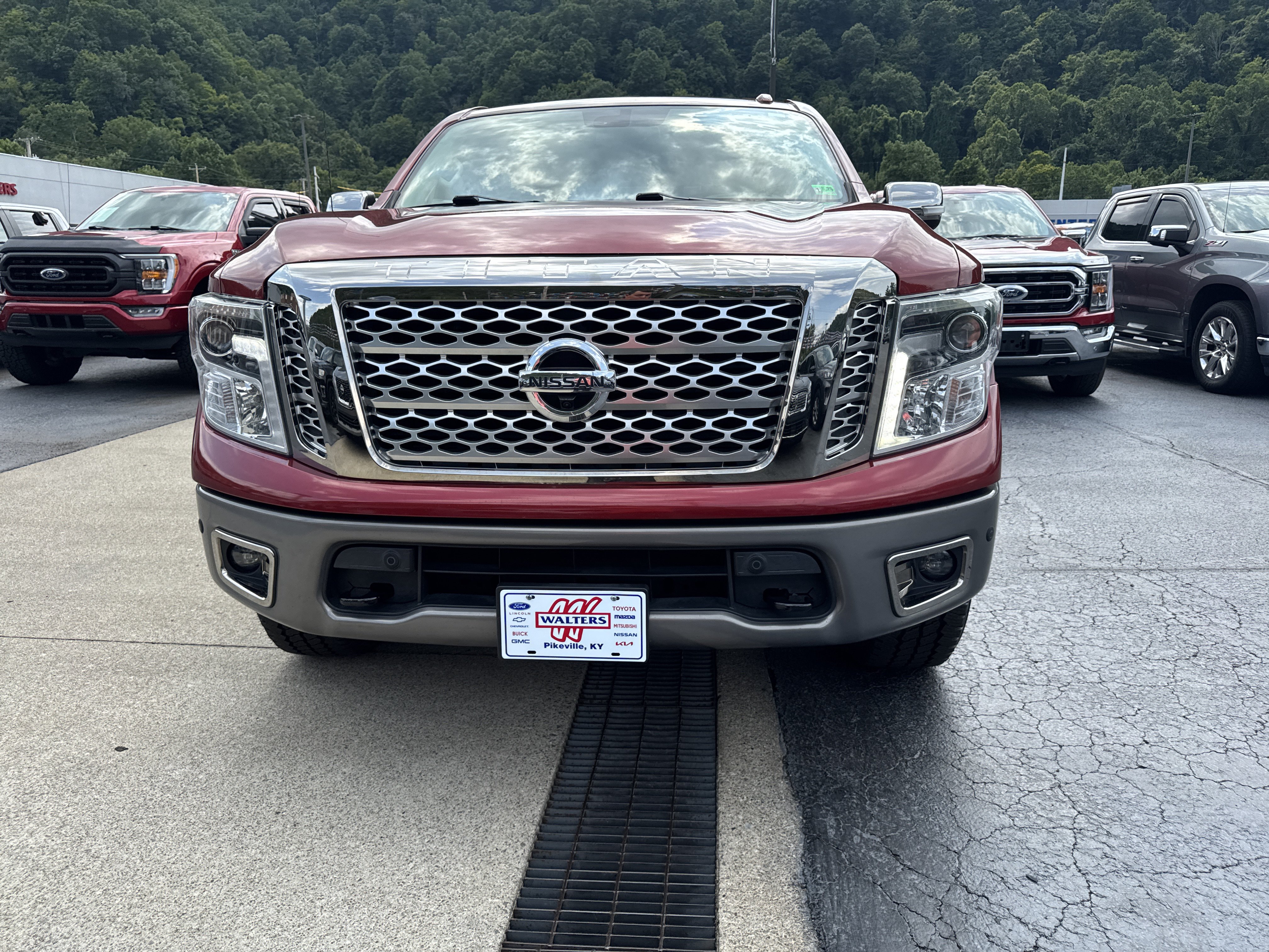 Used 2018 Nissan Titan Platinum Reserve w/ Platinum Utility Package AWD/4WD image 6
