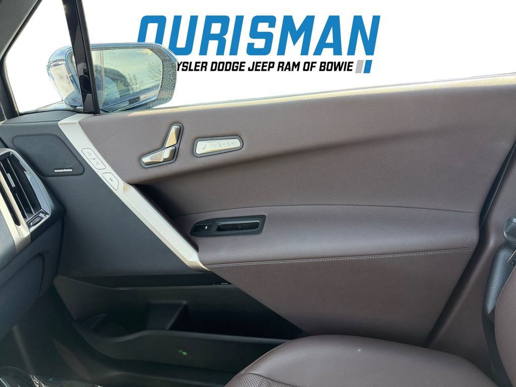 Used 2023 BMW iX xDrive50 w/ Convenience Package image 25