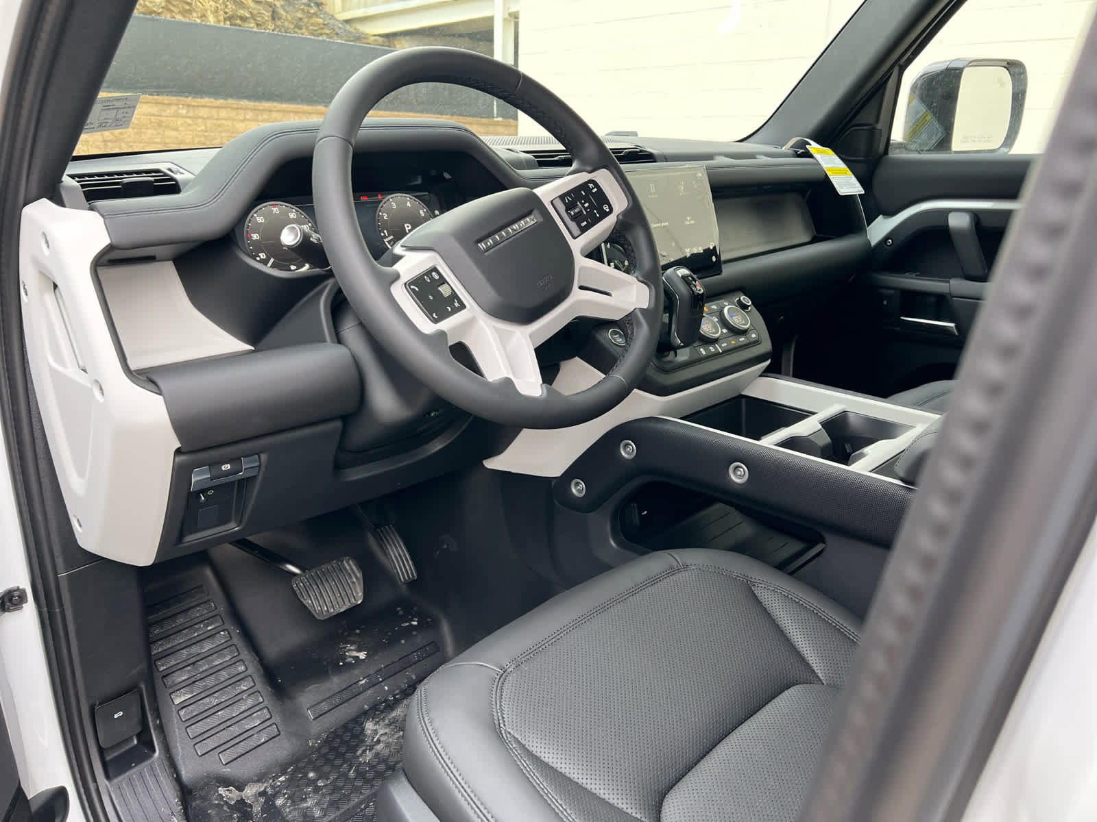 Used 2025 Land Rover Defender 110 S image 12