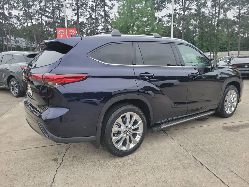 Used 2023 Toyota Highlander Limited FWD image 7