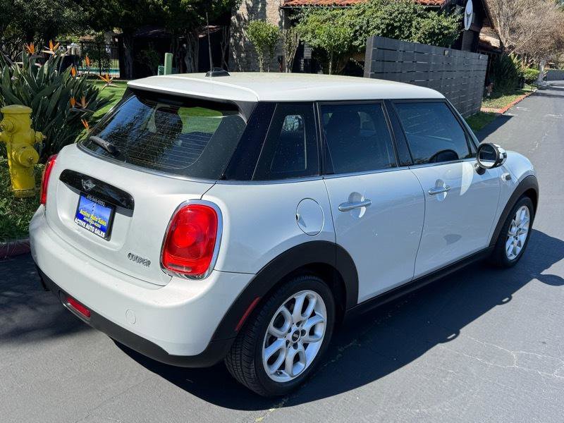 Used 2016 MINI Cooper 4-Door Hardtop image 6