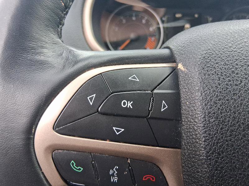 Used 2015 Jeep Cherokee Latitude w/ Cold Weather Group image 39