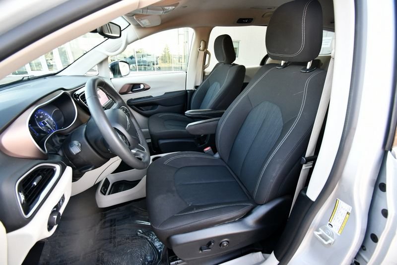 Used 2024 Chrysler Voyager LX FWD image 11