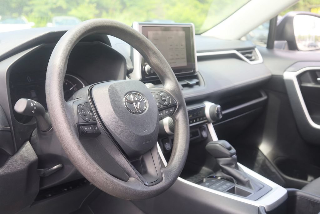 Used 2025 Toyota RAV4 XLE AWD/4WD image 23