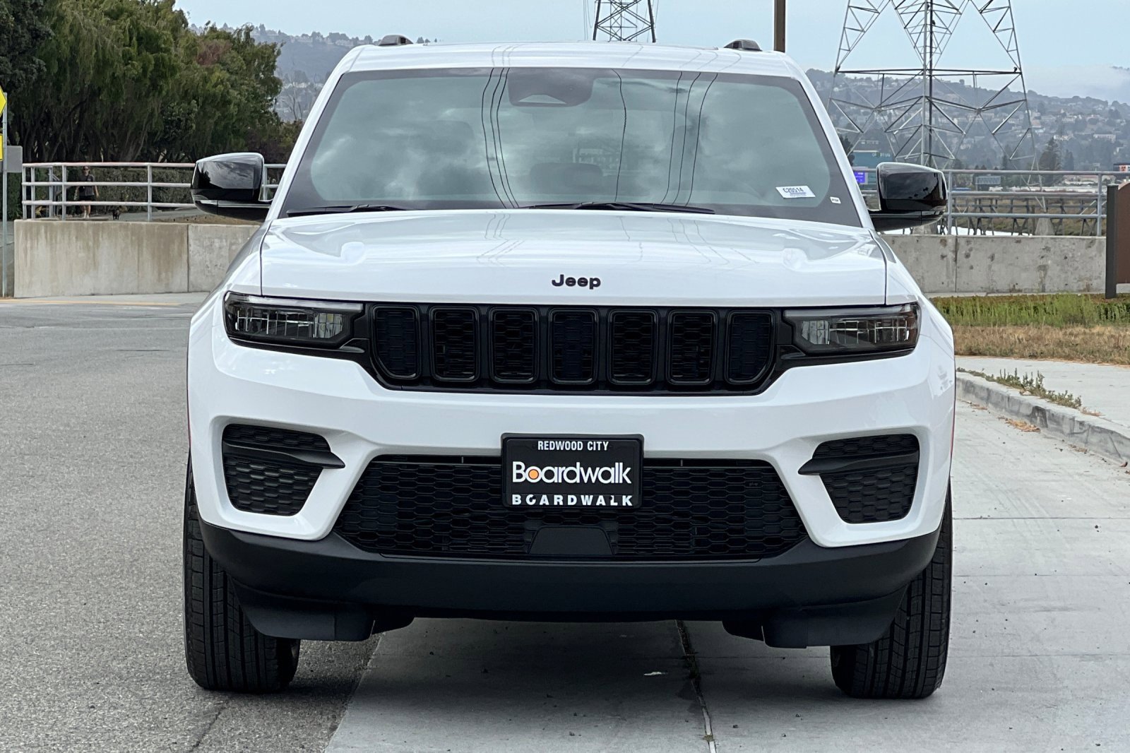 New 2025 Jeep Grand Cherokee Altitude image 9