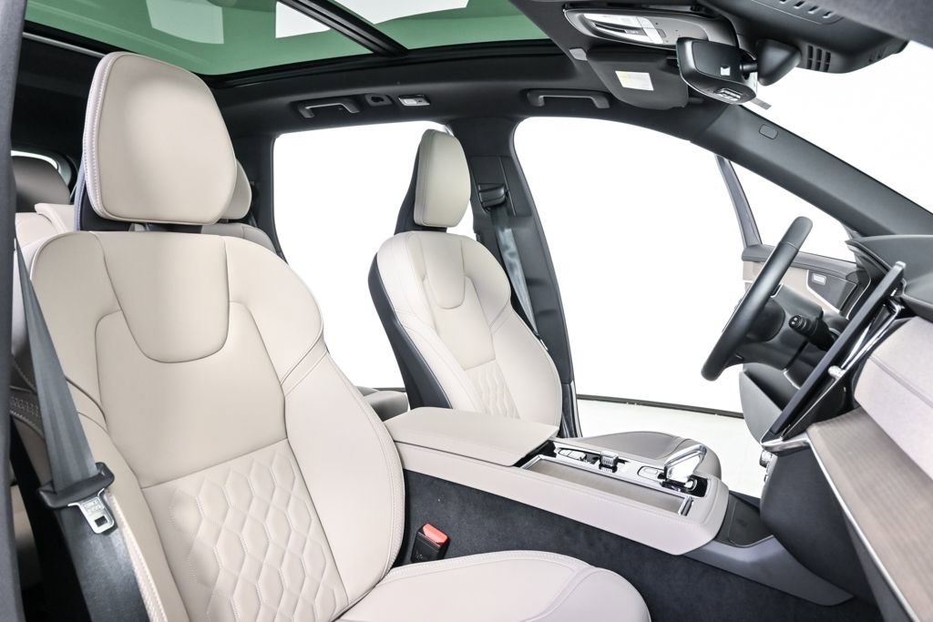 Certified 2025 Volvo XC90 B6 Core w/ Climate Package image 24