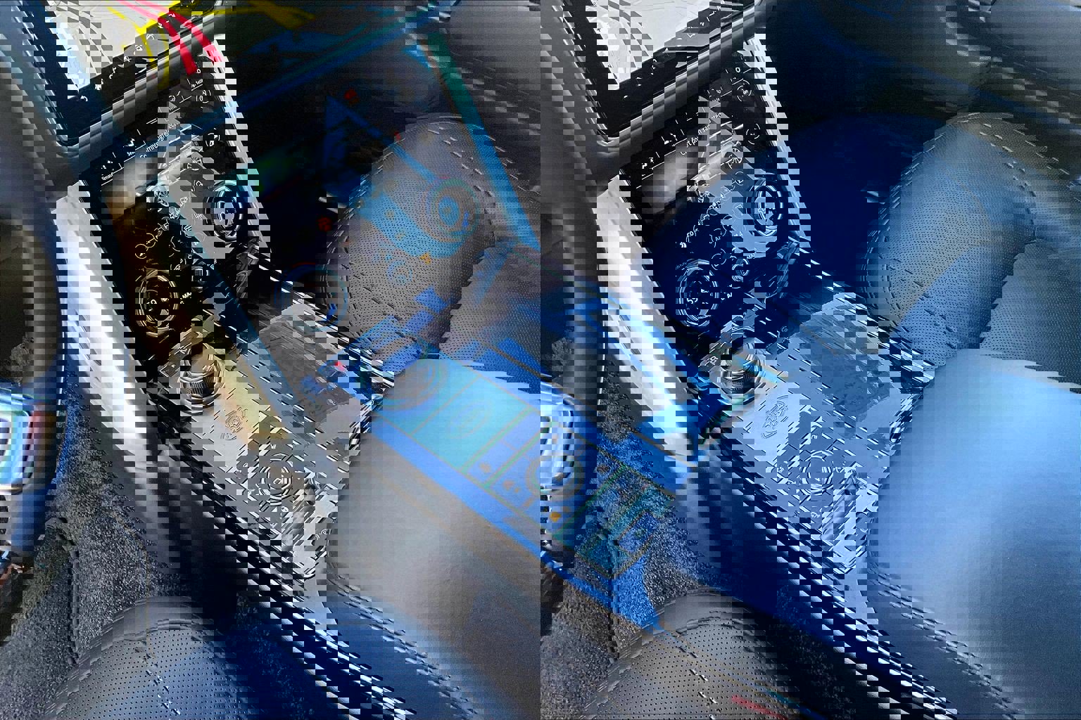 Used 2020 Land Rover Range Rover HSE image 18