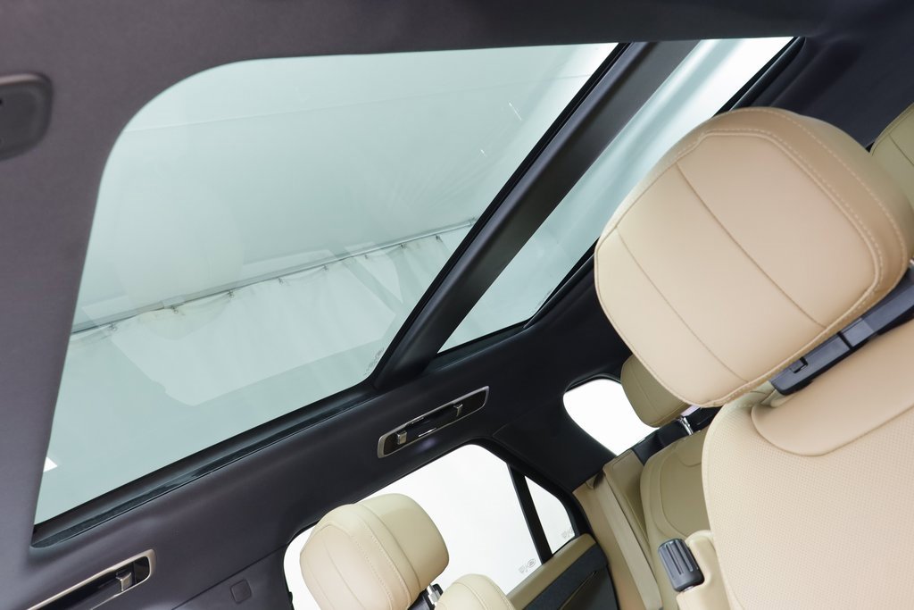 Certified 2025 Land Rover Range Rover Sport SE image 13