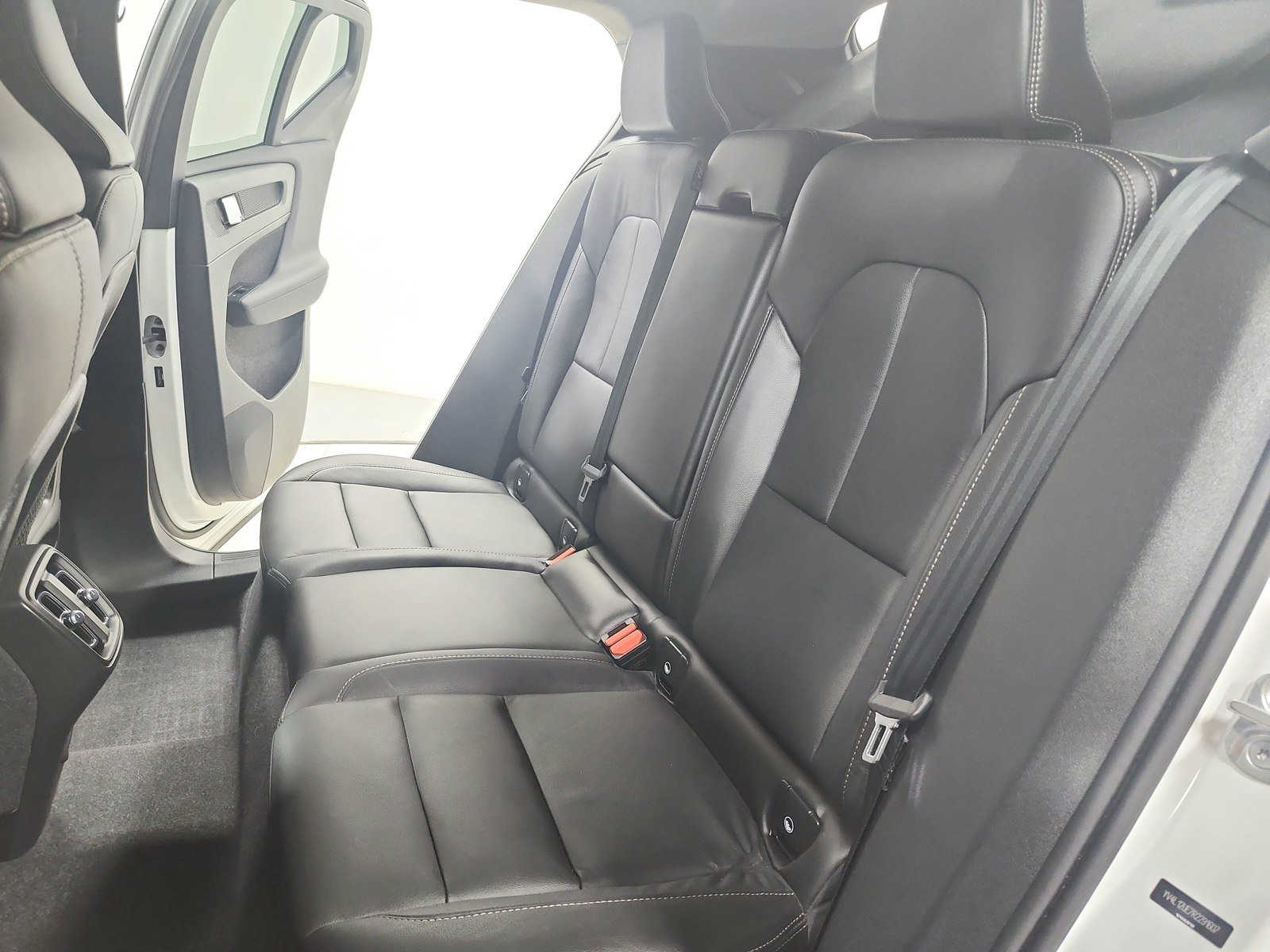 Used 2024 Volvo XC40 B5 Plus AWD/4WD image 39