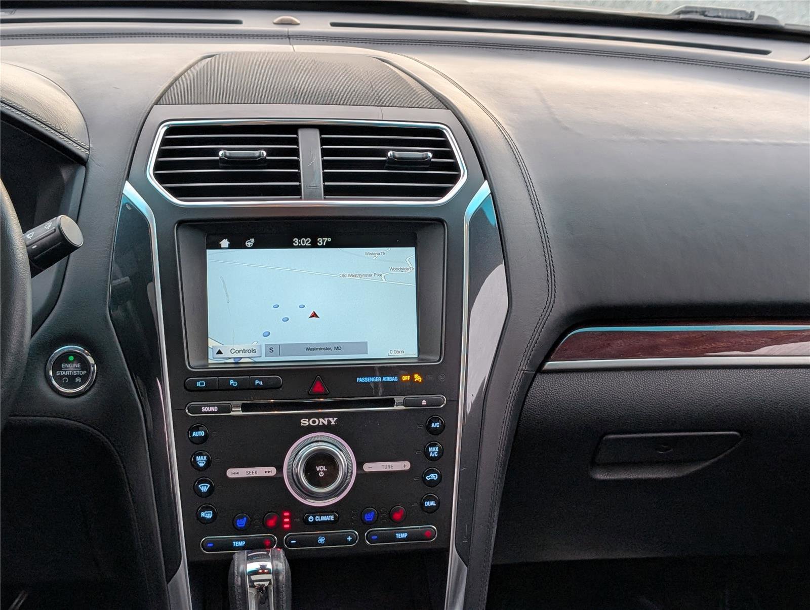 Used 2017 Ford Explorer Platinum image 19