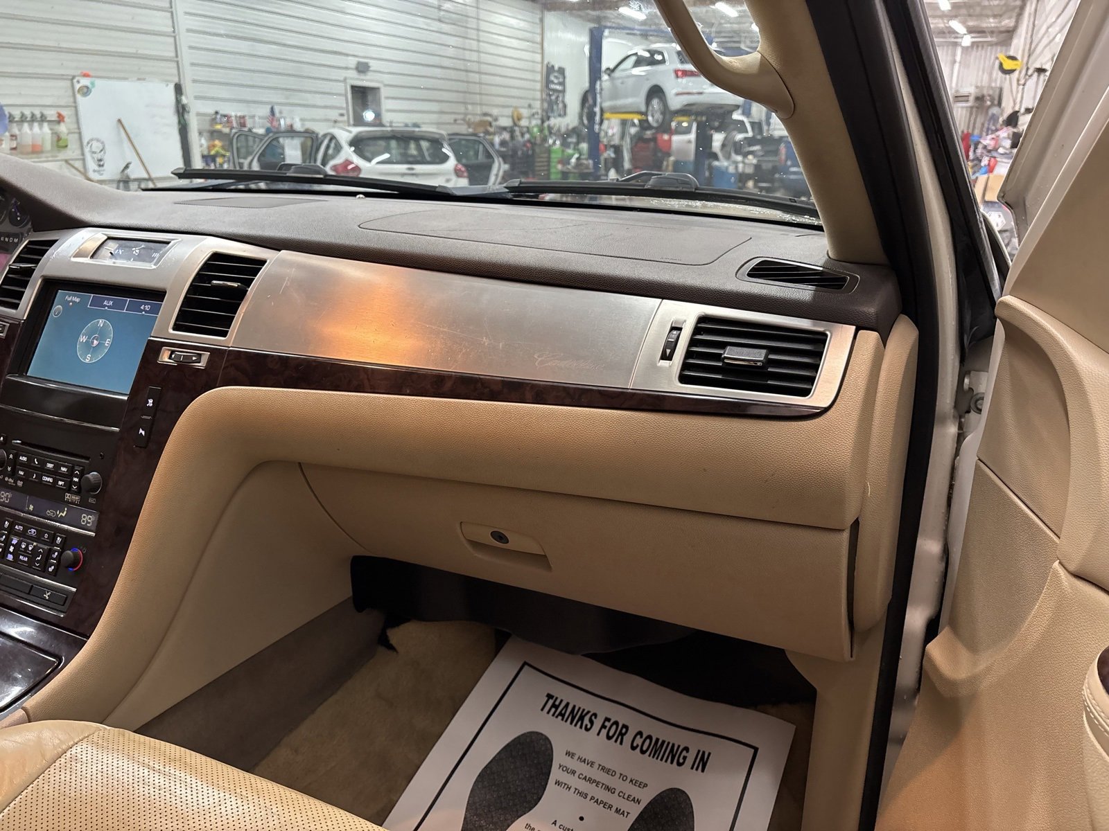 Used 2011 Cadillac Escalade ESV Premium image 29