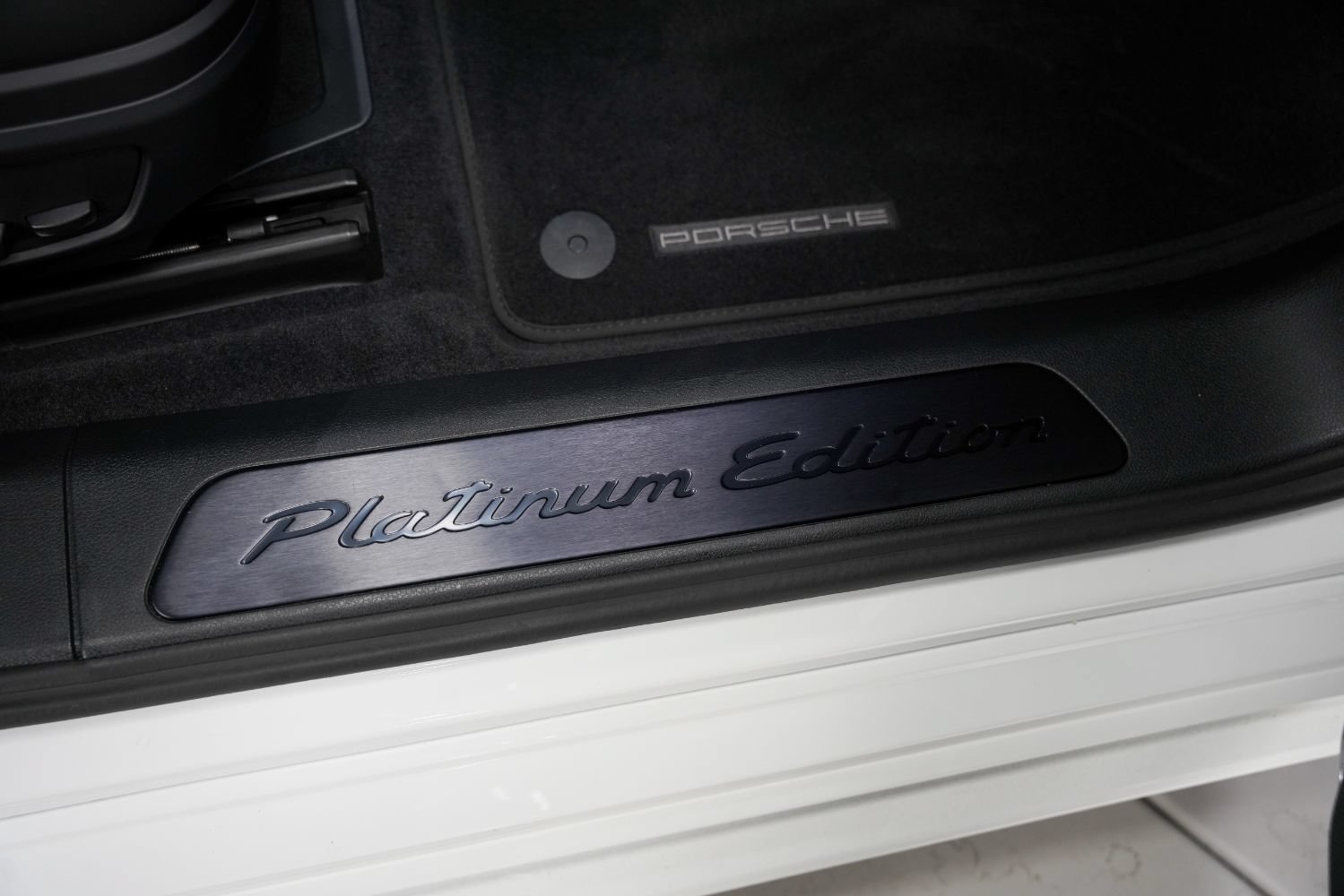 Used 2023 Porsche Panamera 4 Platinum Edition AWD/4WD image 31