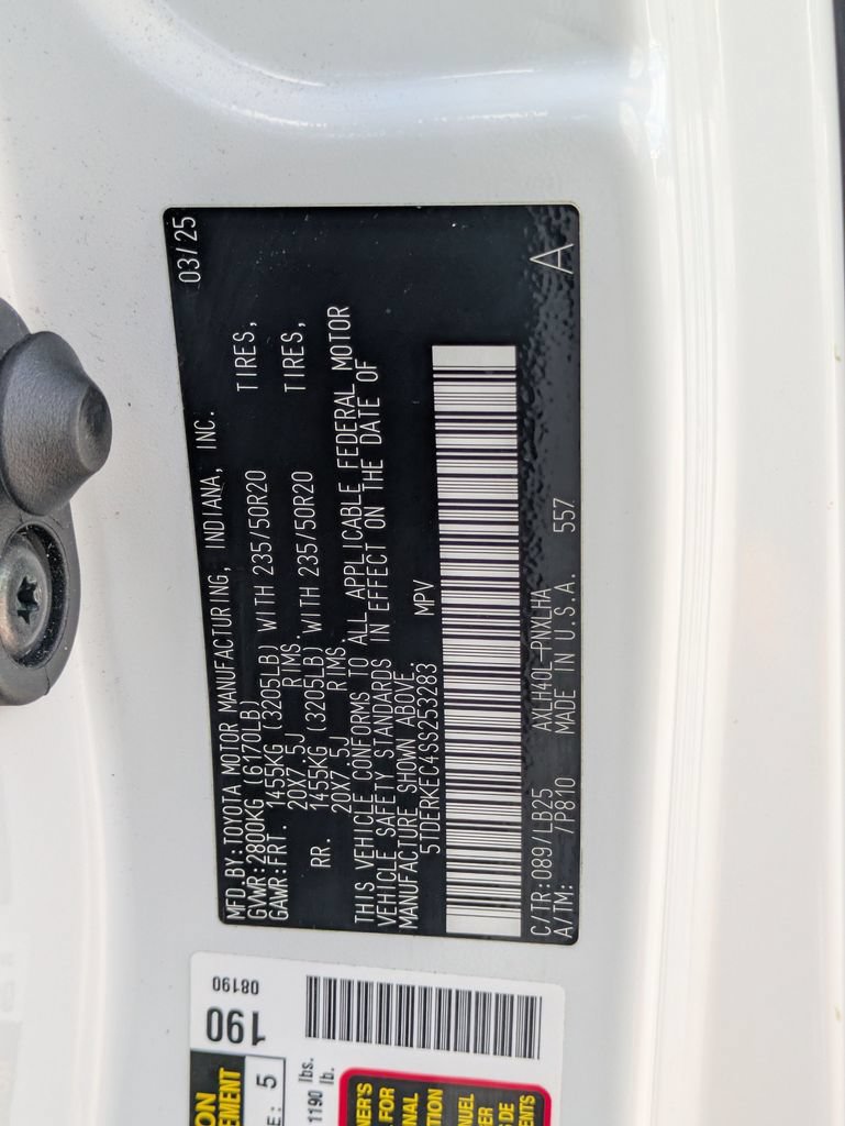 Used 2025 Toyota Sienna Platinum FWD image 25