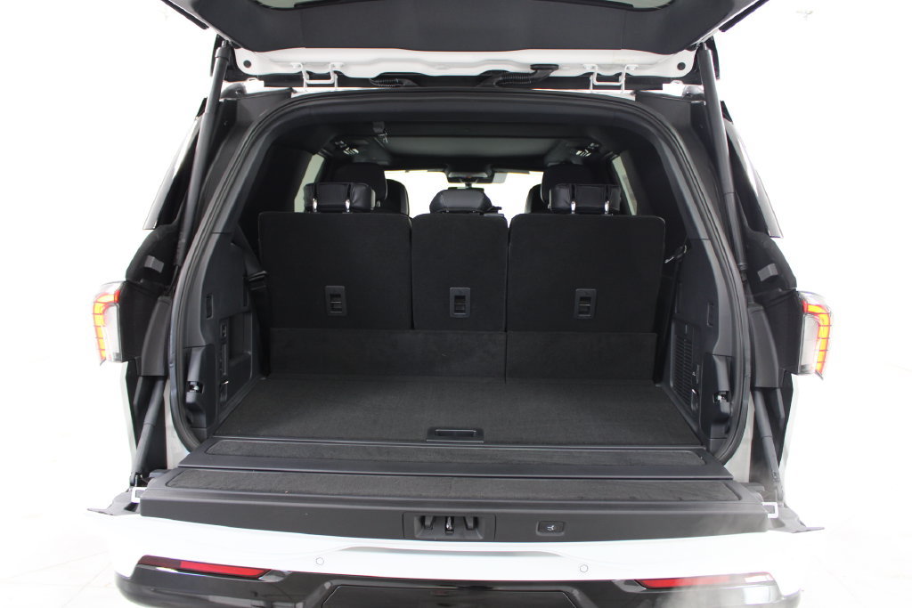 New 2026 Lincoln Navigator Reserve w/ Jet Appearance Package AWD/4WD image 13