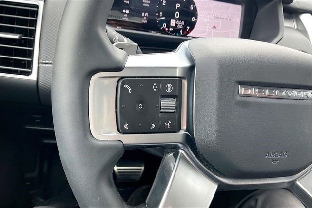 Used 2025 Land Rover Discovery Dynamic SE image 21