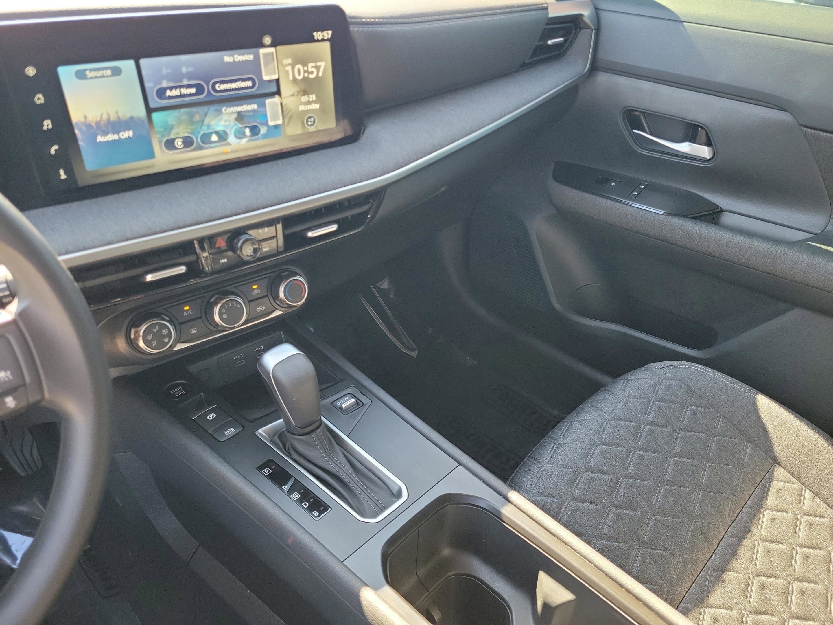 Certified 2025 Nissan Kicks SV image 31