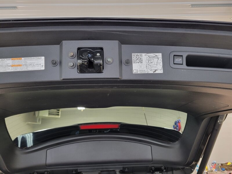 Used 2024 Toyota Highlander XLE AWD/4WD image 63