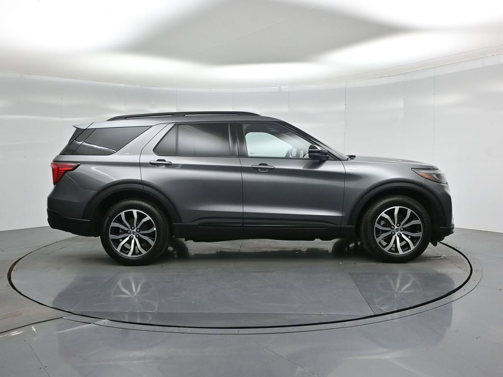 Used 2025 Ford Explorer ST-Line image 28