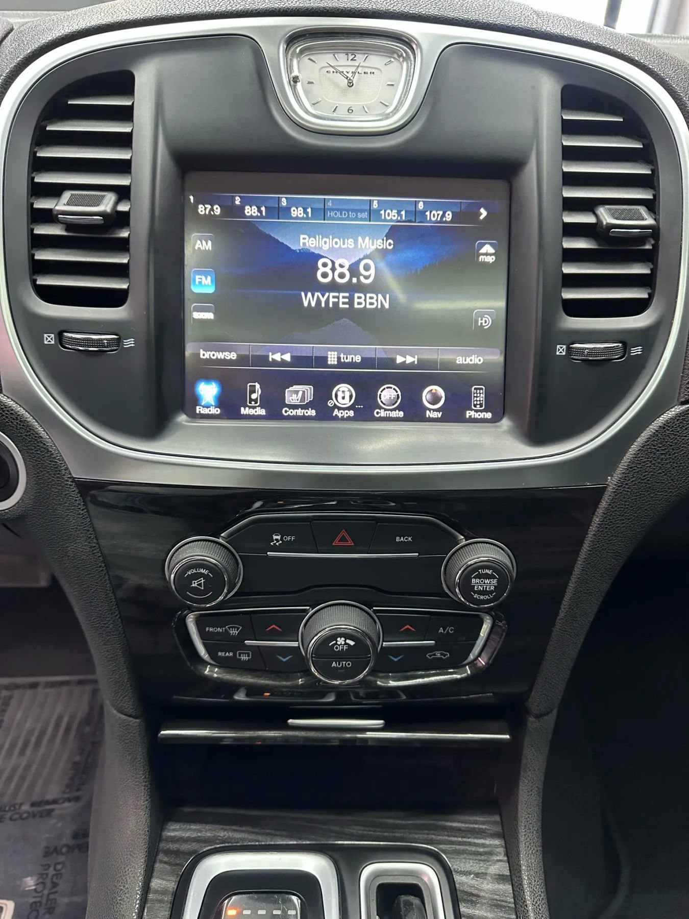 Used 2016 Chrysler 300 Limited image 17