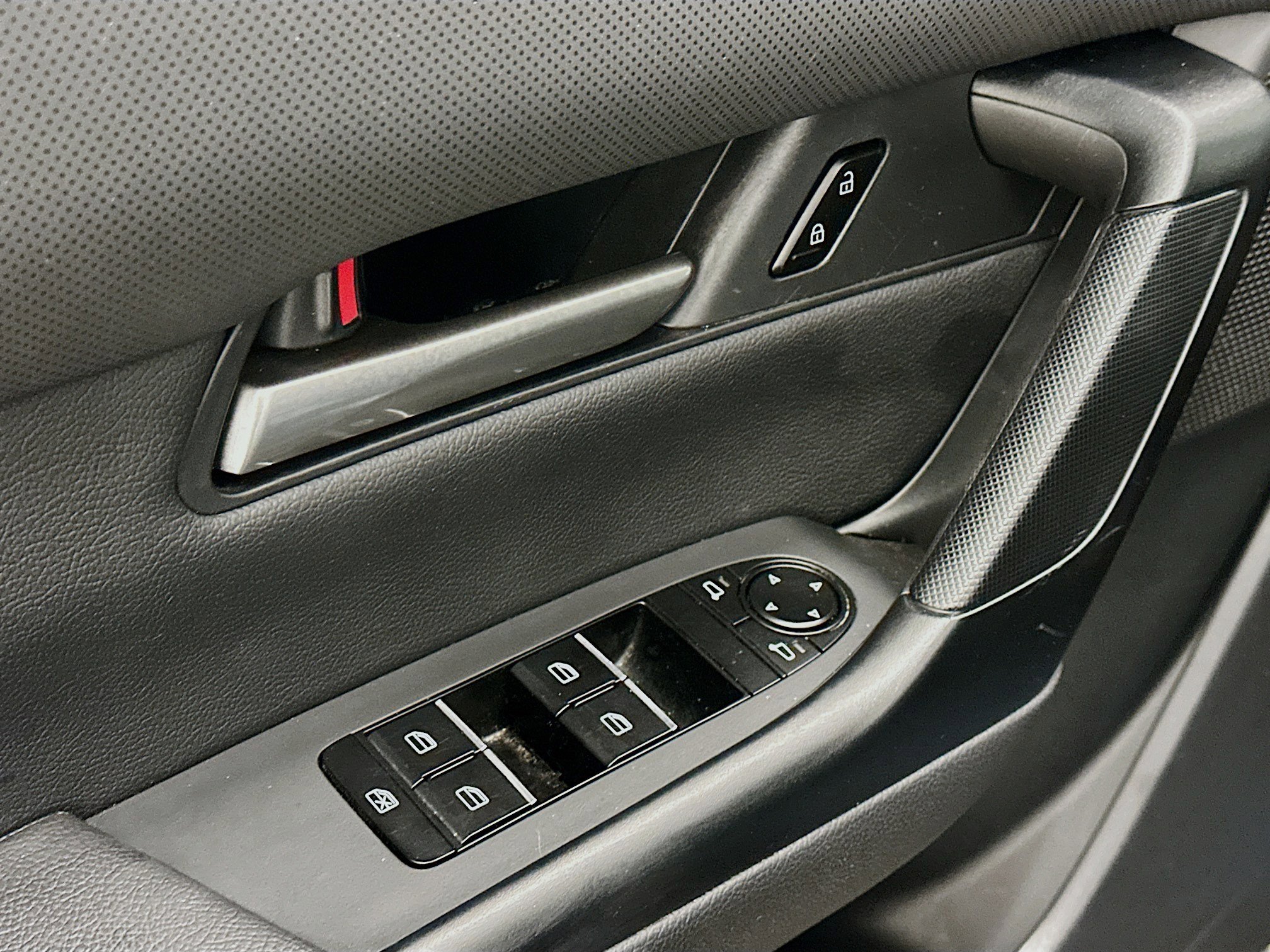 Used 2025 MAZDA CX-50 AWD 2.5 S w/ Preferred Package image 15