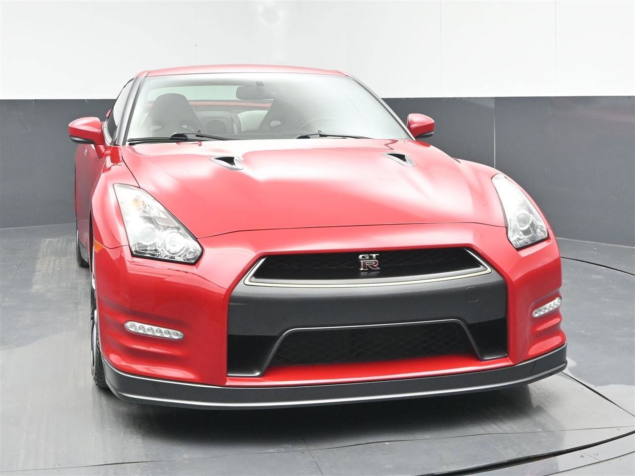 Used 2013 Nissan GT-R Premium AWD/4WD image 2