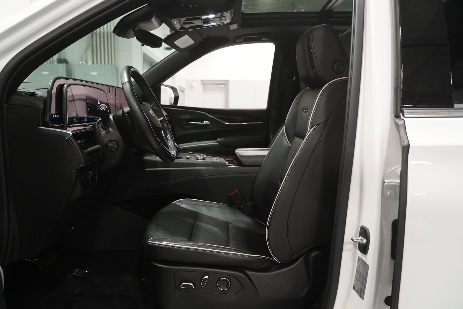 Used 2021 Cadillac Escalade ESV Premium Luxury w/ Driver Assist Tech Package image 2