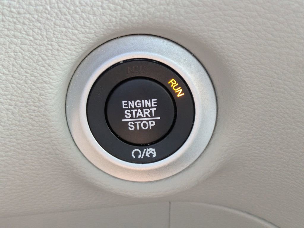 Used 2022 Chrysler Pacifica Limited image 29