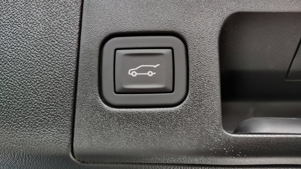 New 2025 Cadillac XT5 Premium Luxury w/ LPO, Floor Liner Package AWD/4WD image 44