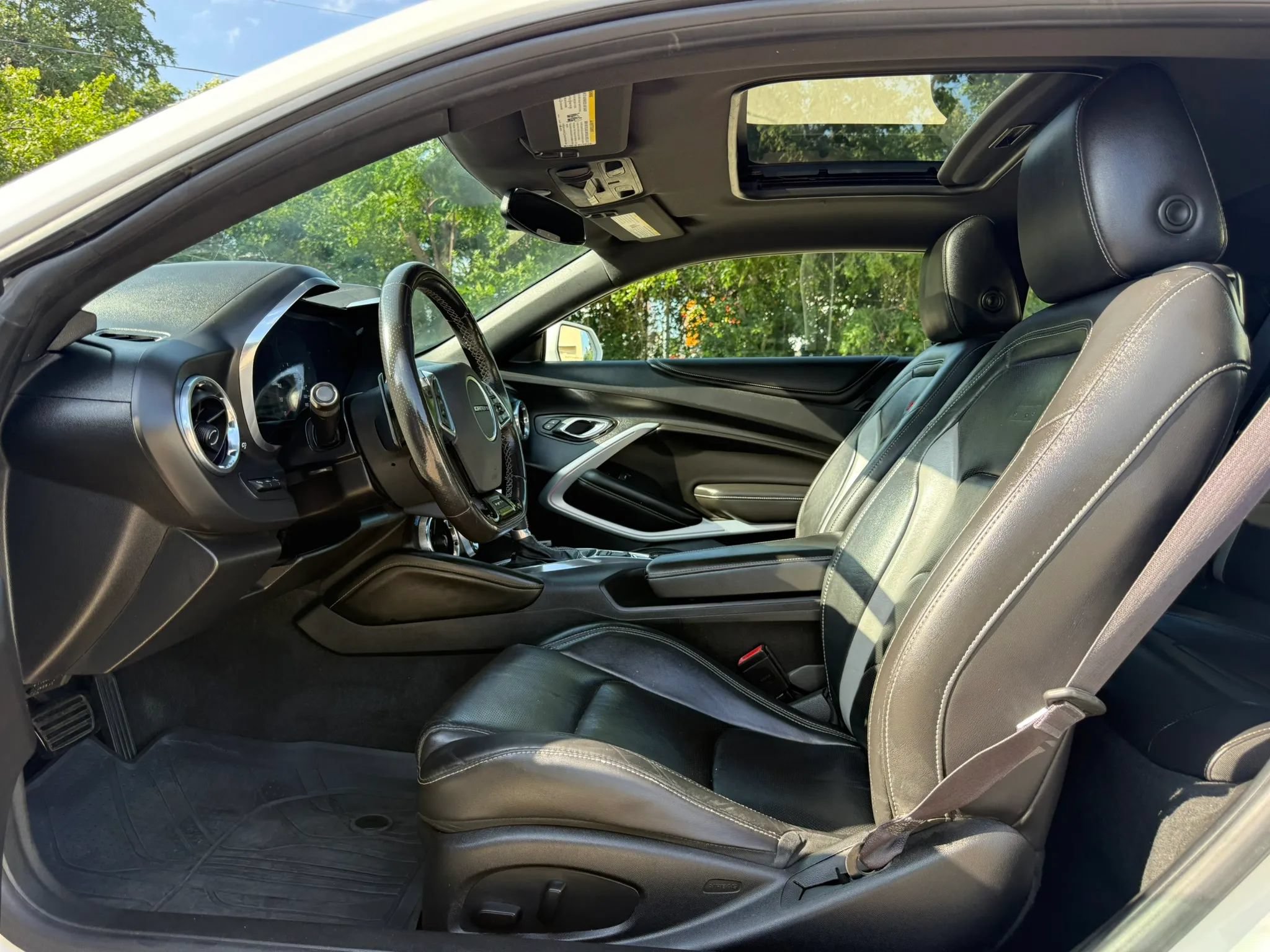 Used 2017 Chevrolet Camaro SS RWD image 9