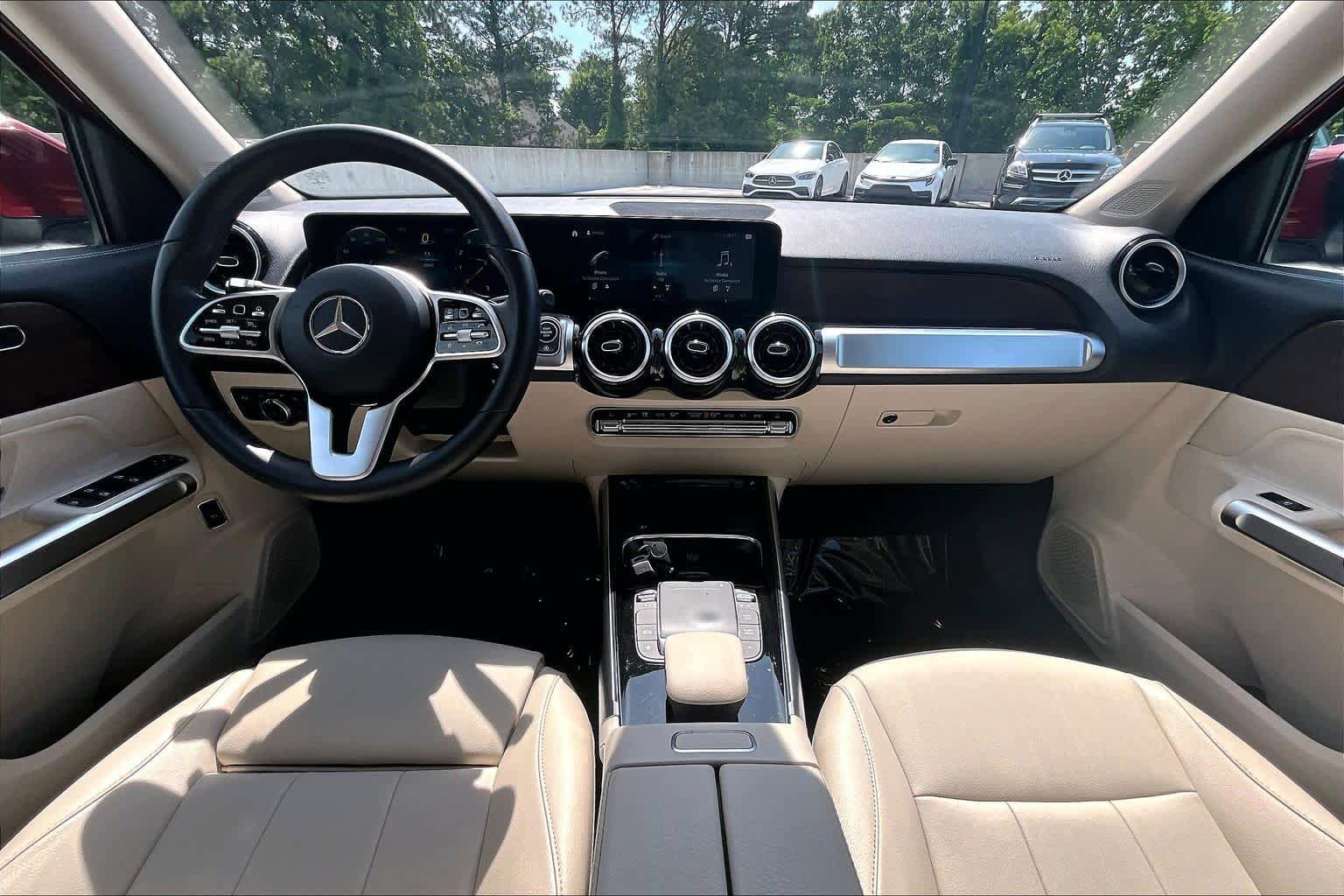 Used 2022 Mercedes-Benz GLB 250 4MATIC w/ Premium Package Lite image 16