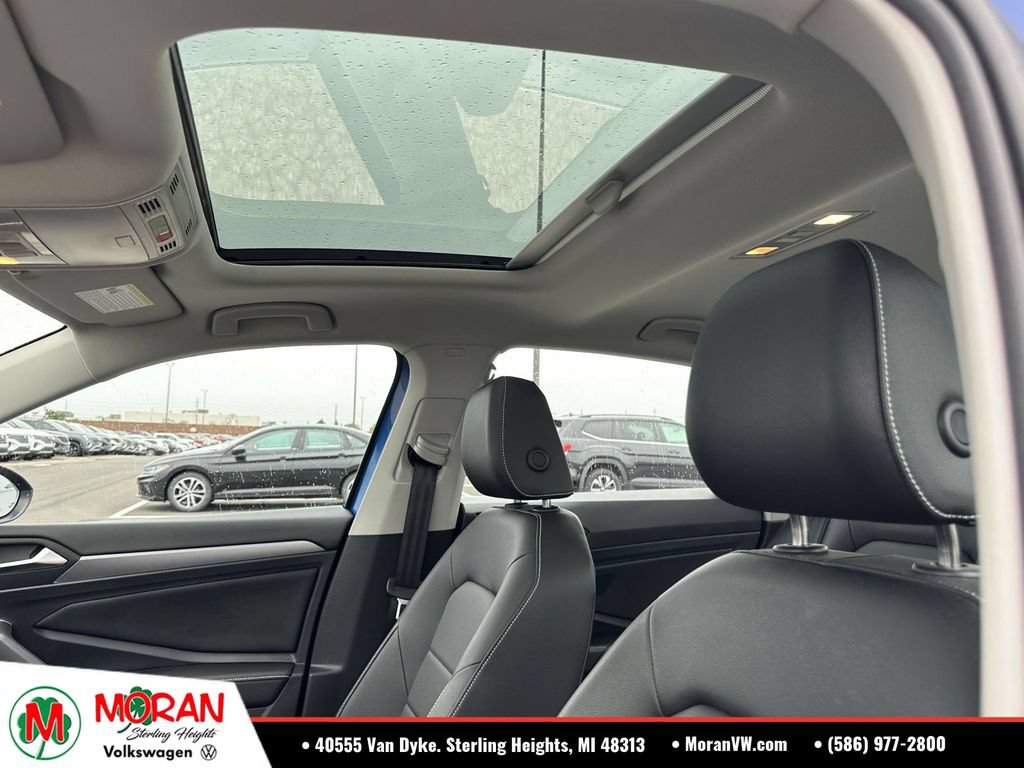 Used 2023 Volkswagen Jetta SE w/ Panoramic Sunroof Package FWD image 20