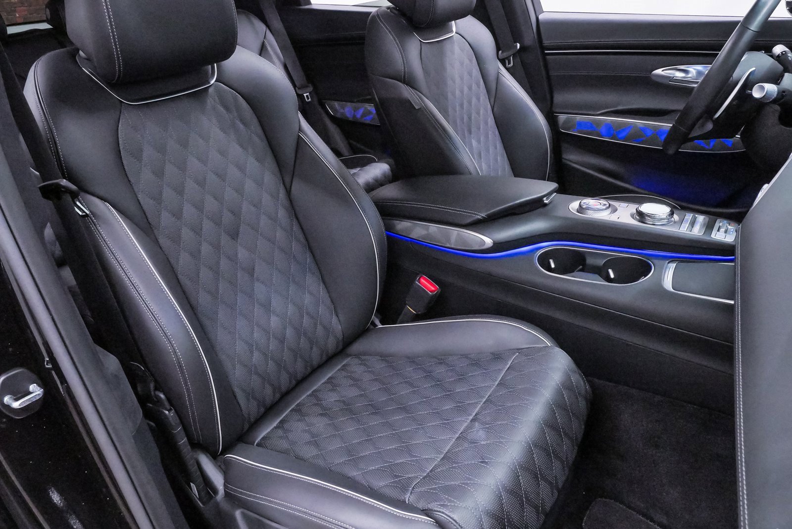 Certified 2025 Genesis GV70 3.5T Sport w/ Sport Advanced Package image 15