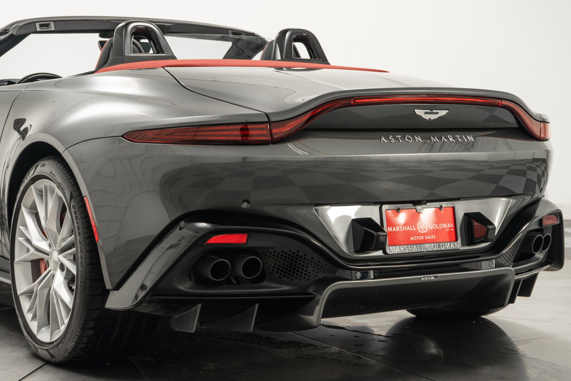 Used 2022 Aston Martin V8 Vantage Roadster image 34