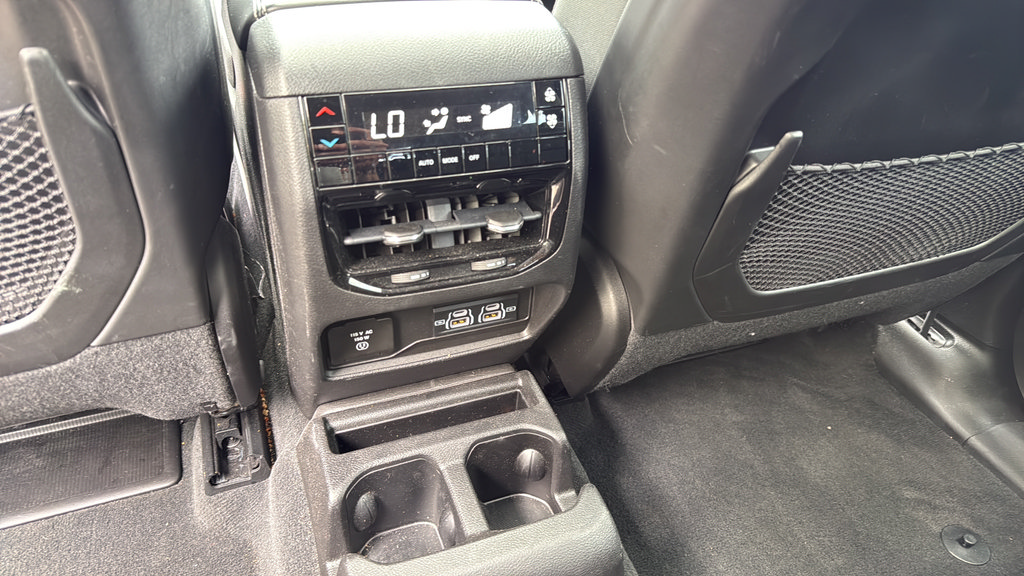 Used 2022 Jeep Grand Cherokee L Laredo w/ Luxury Tech Group I AWD/4WD image 16