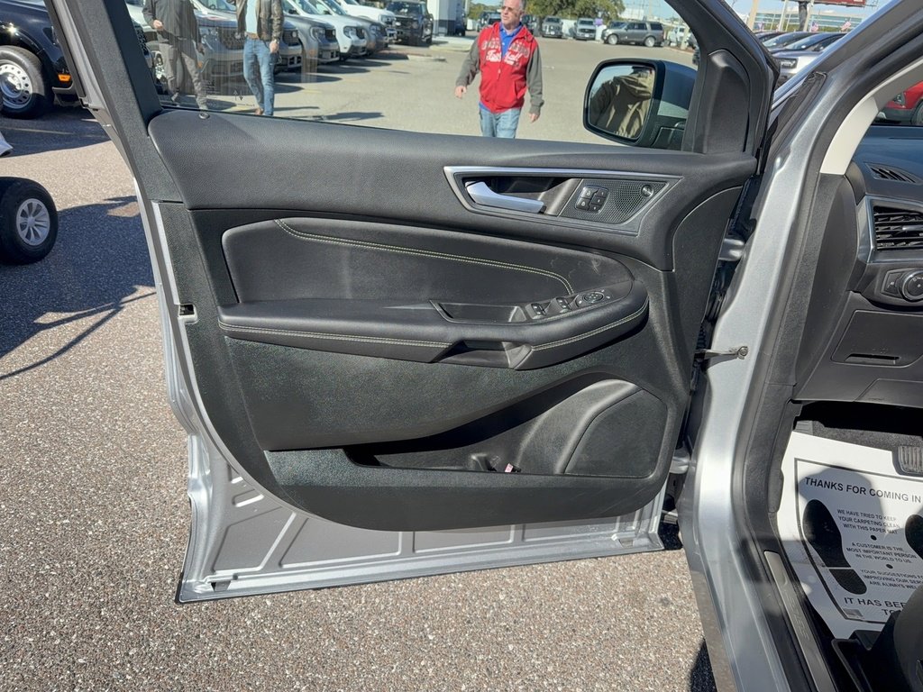 Certified 2024 Ford Edge Titanium w/ Equipment Group 301A image 8