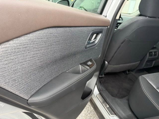 Used 2023 Nissan Rogue SV AWD/4WD image 23