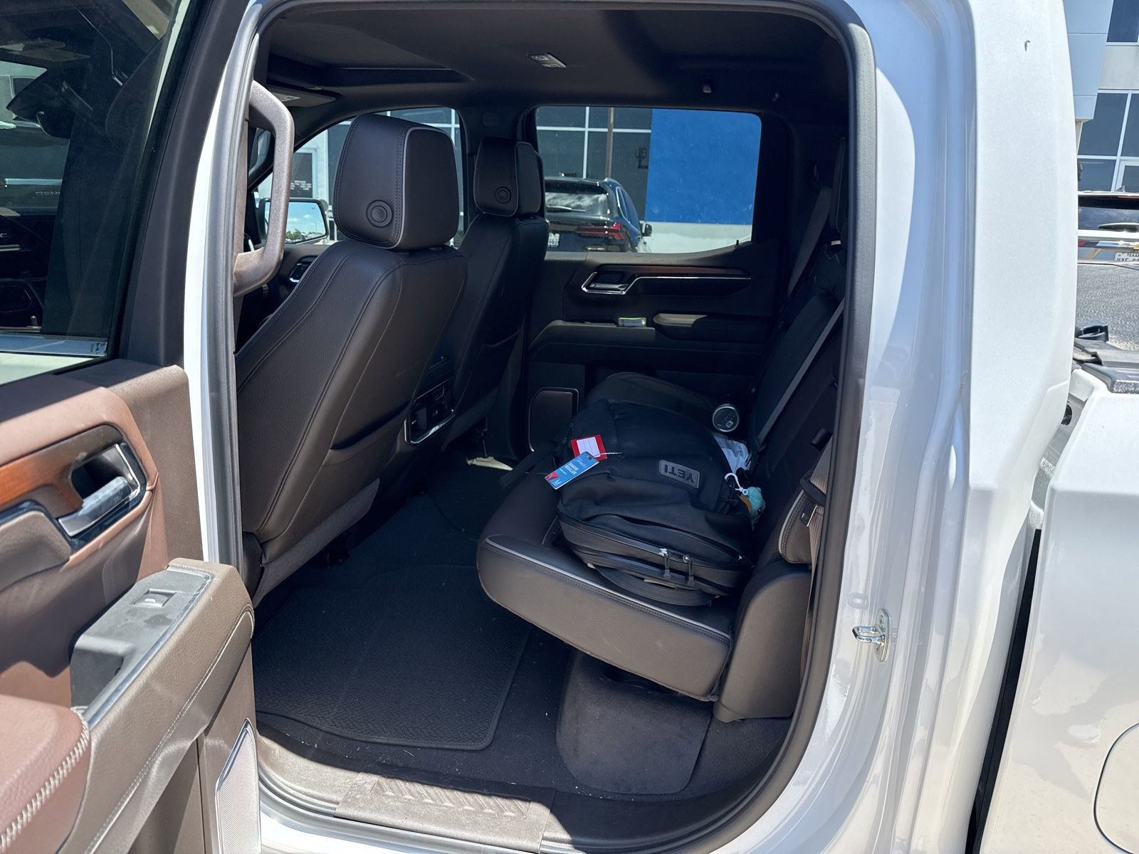Used 2024 GMC Sierra 1500 Denali w/ Technology Package AWD/4WD image 11