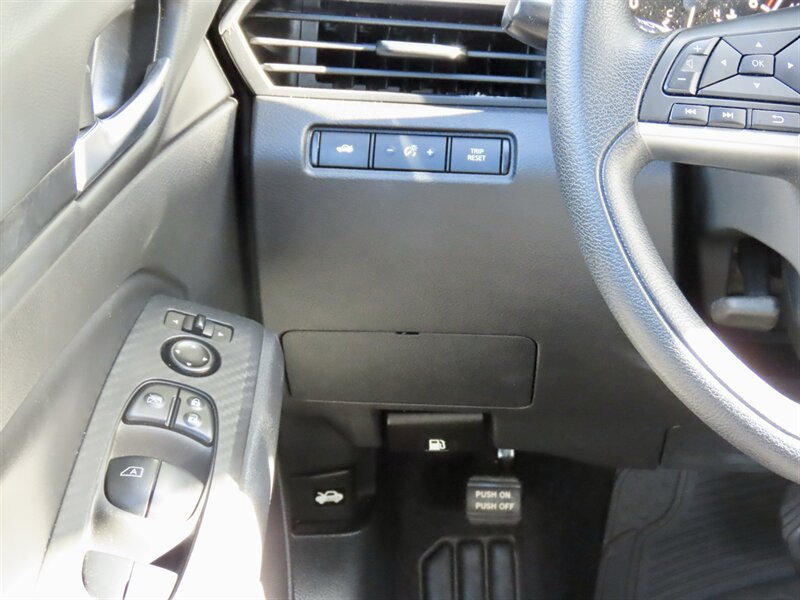 Used 2024 Nissan Altima 2.5 SV FWD image 18